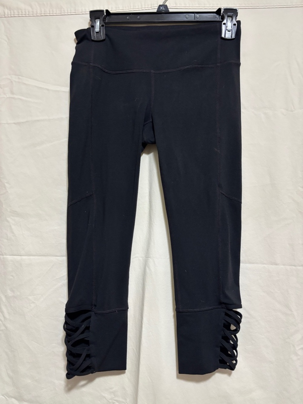 Womens Small Athleta Black Cropped Leggings with Lattice Cuff